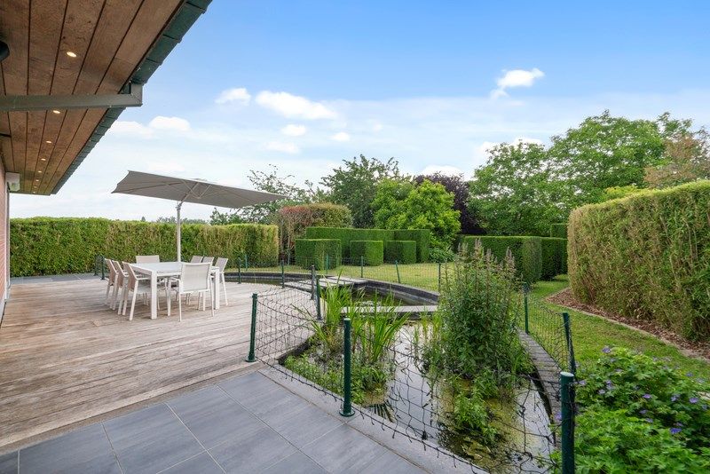 Riante en luxueuze villa  met wellness en weides foto 30