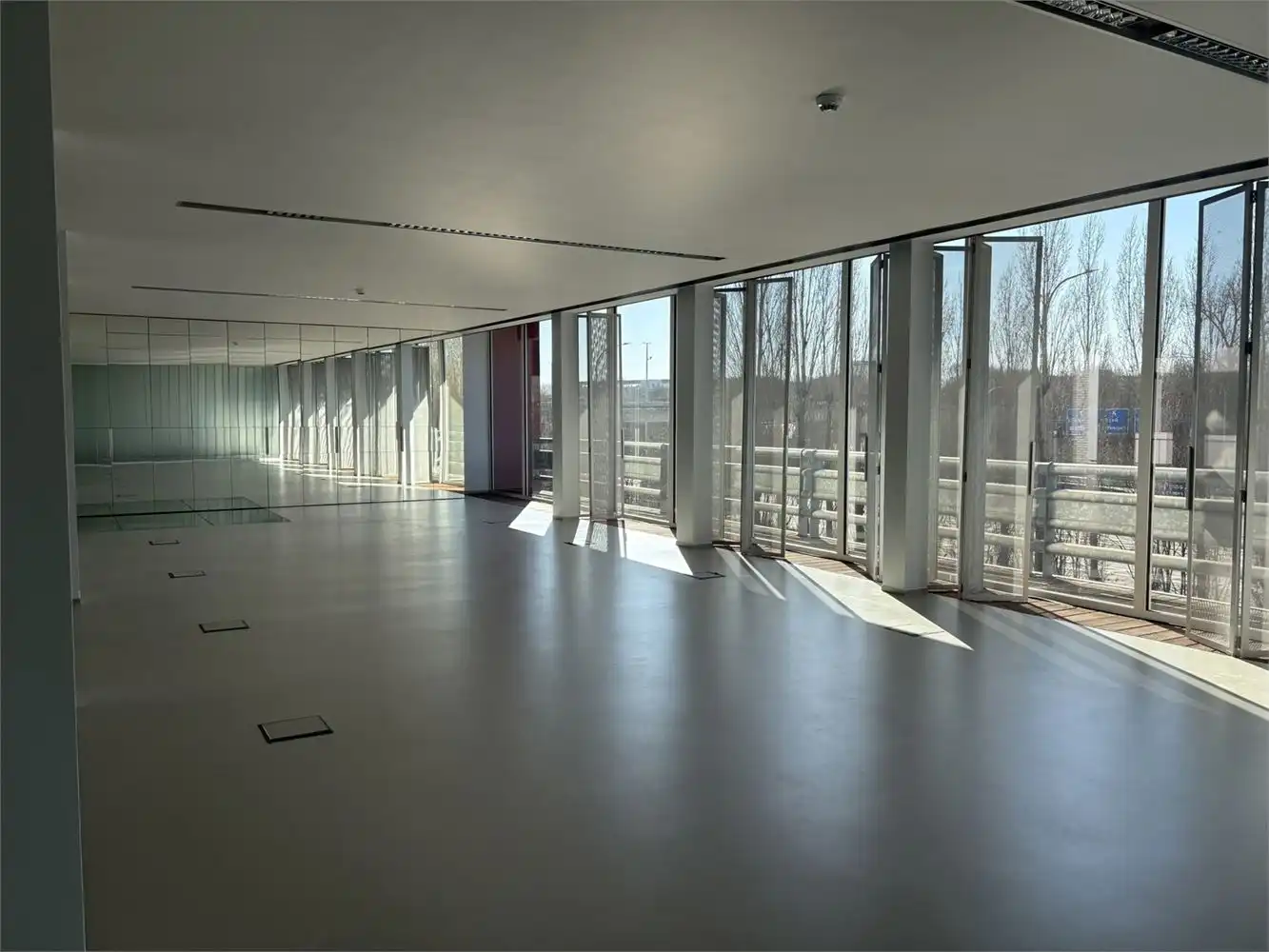 UNIEKE KANTOREN MET PARKING EN VERSCHILLENDE OPPERVLAKTES foto 22