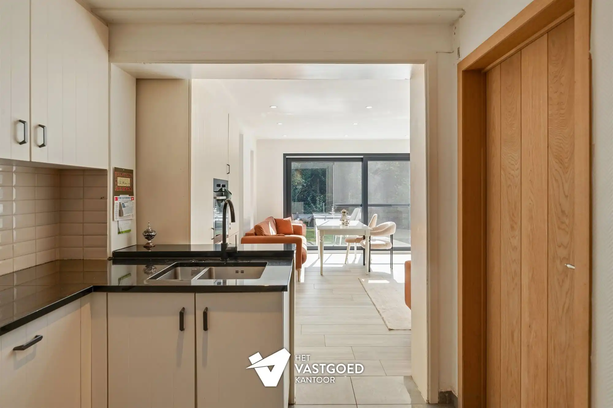 UITERST KNAP GERENOVEERDE WONING MET 3 SLAAPKAMERS GELEGEN OP EEN ZONNIG GEORIENTEERD PERCEEL VAN 7A32CA TE BEVERLO foto 9