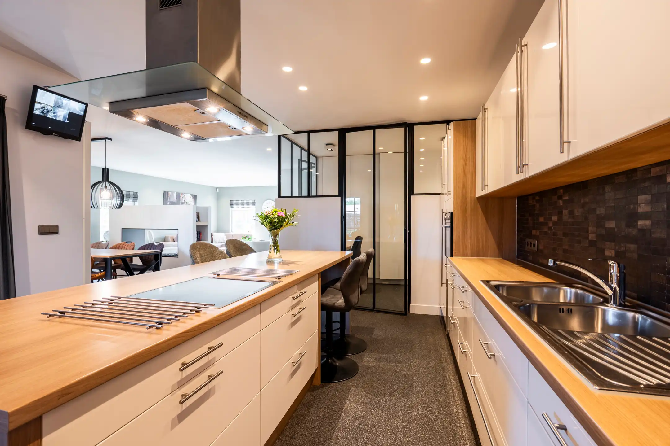 Instapklare en bijzonder verzorgde villa met 4 slaapkamers, 2 badkamers in Ravels foto 14