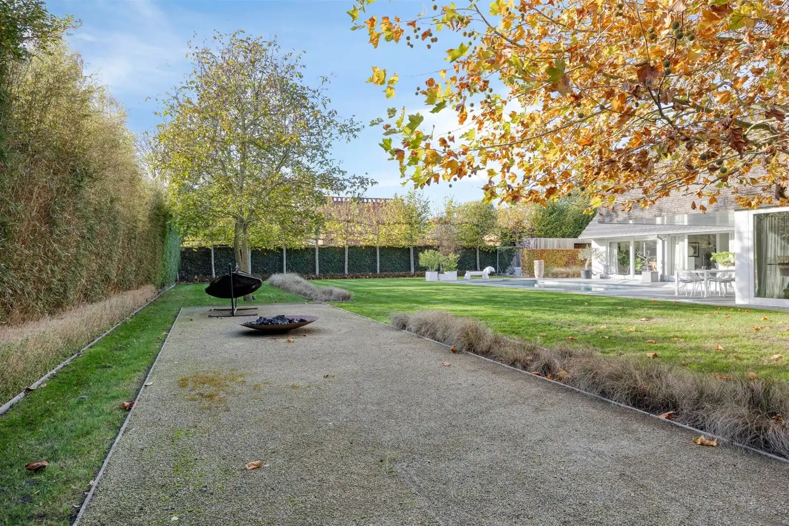 Rustig gelegen, luxueus afgewerkte villa met zwembad en 5 slaapkamers. foto 9