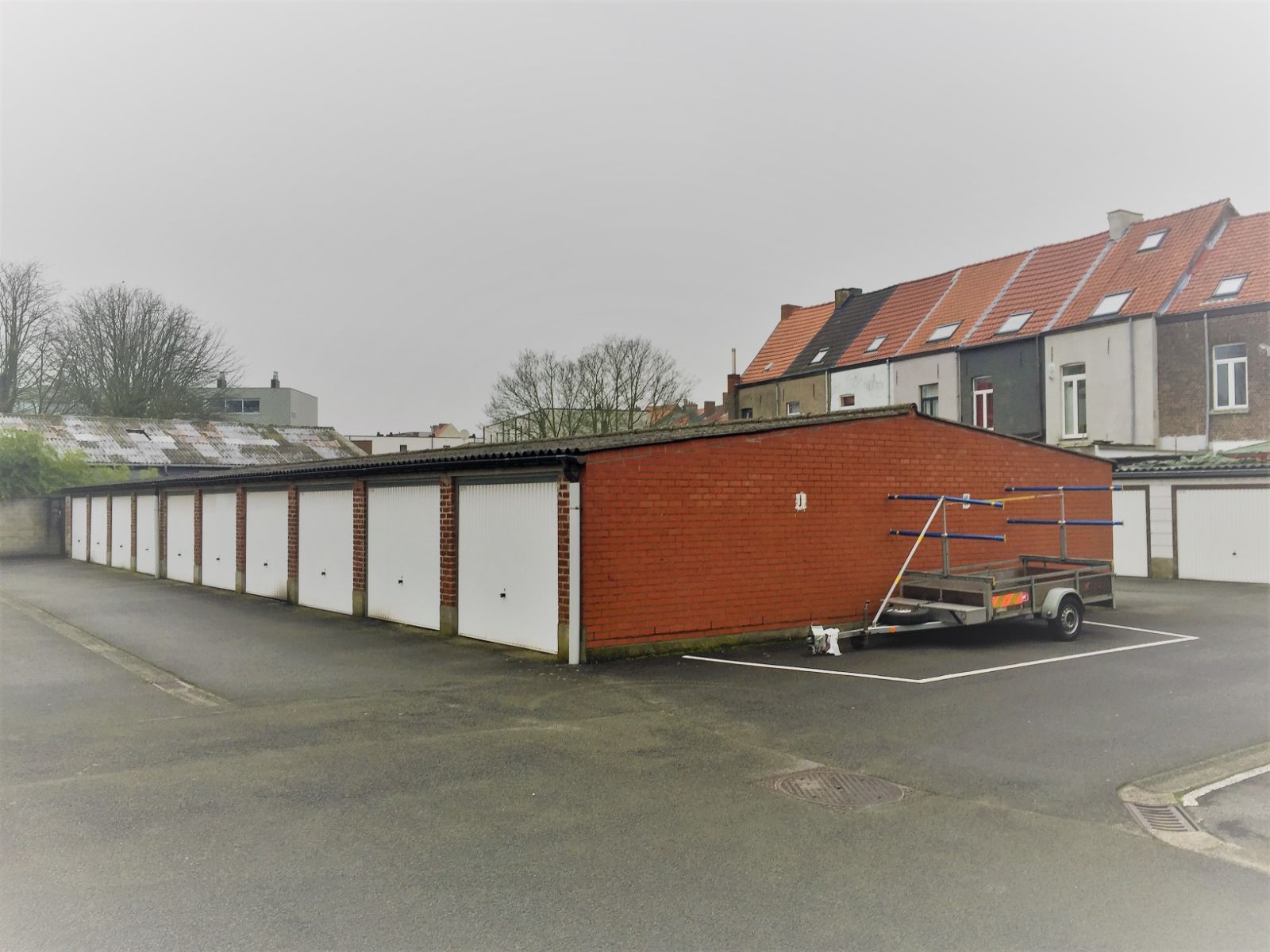 Afgesloten ruime garagebox foto 4