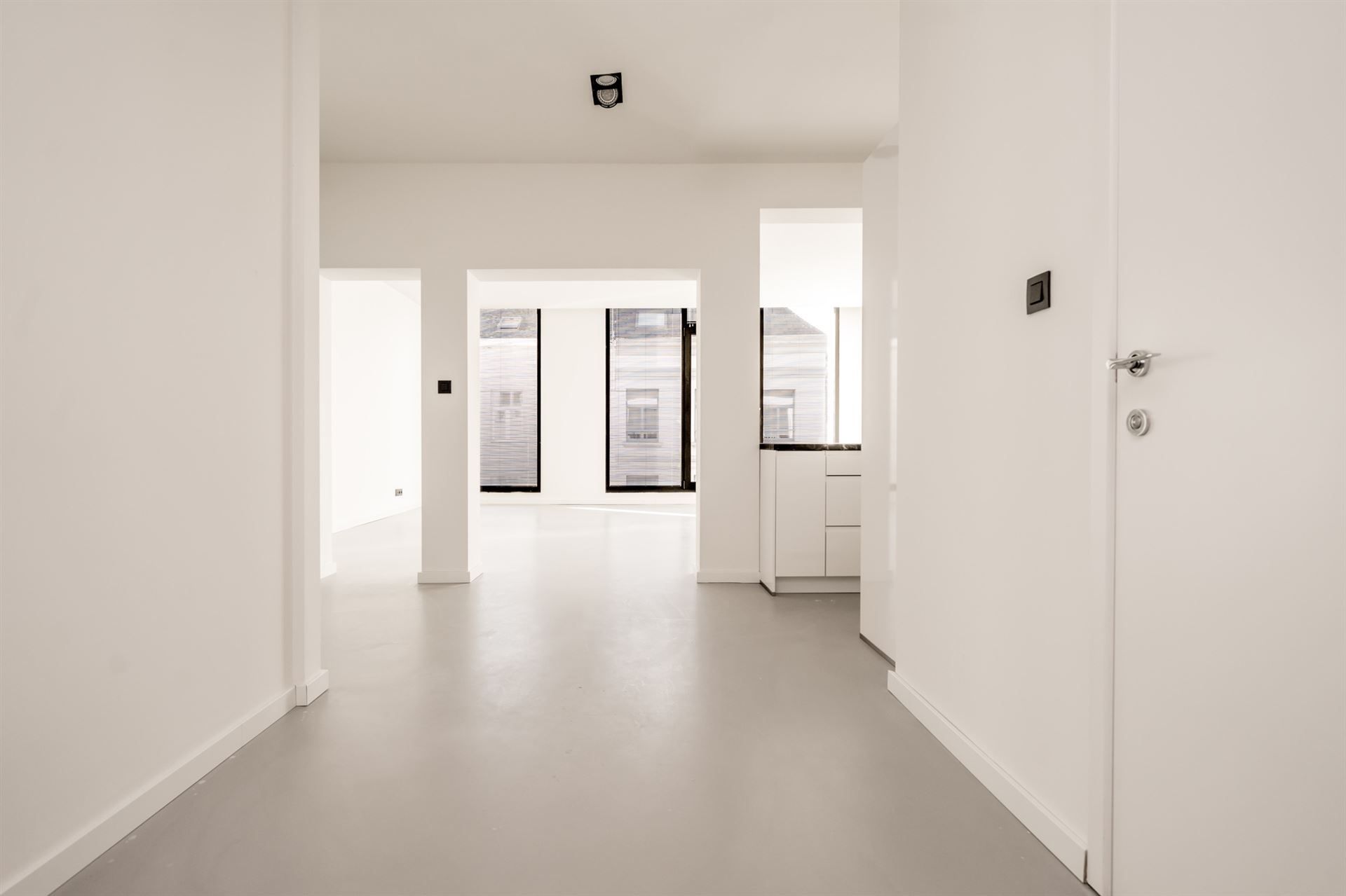 MODERN APPARTEMENT OP TOP LOCATIE foto 2
