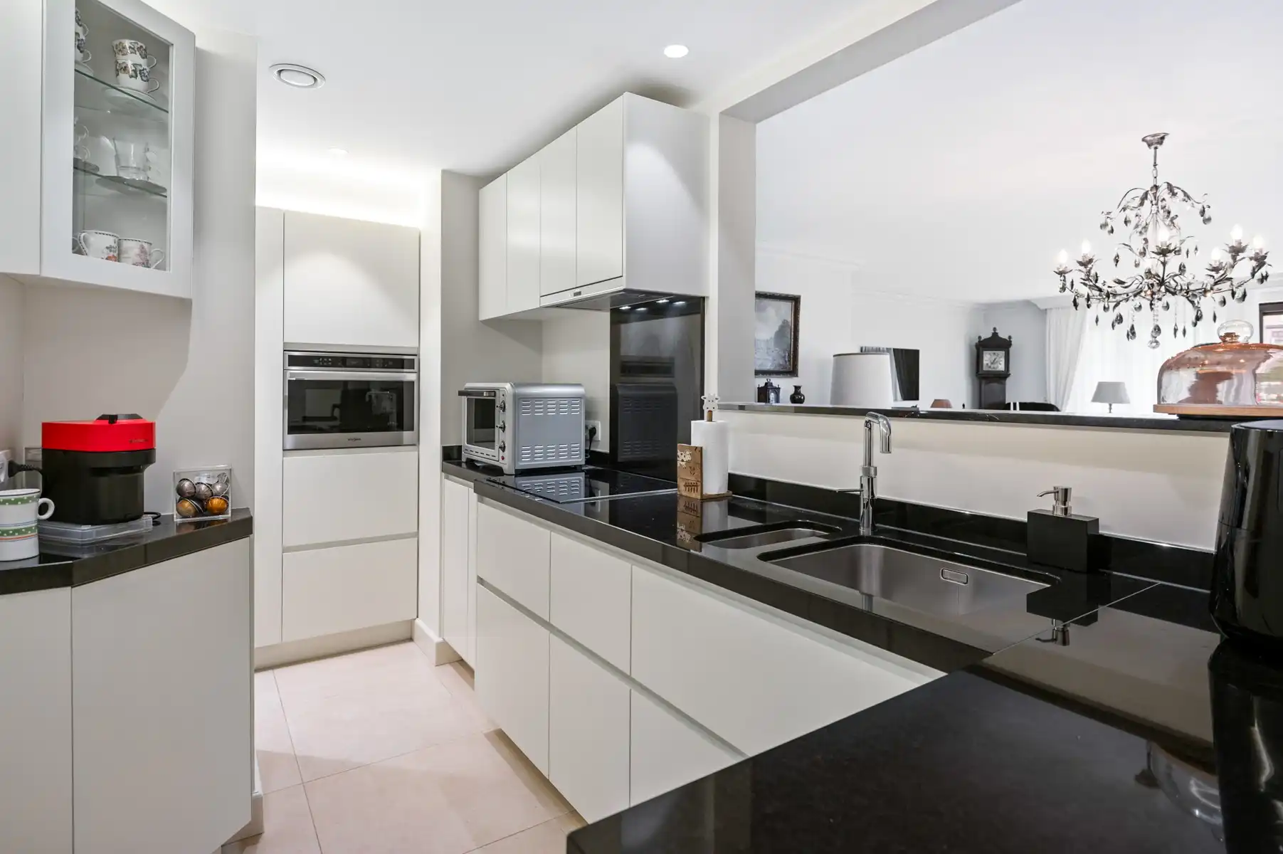 Gelijkvloers appartement met 2 slaapkamers, bureau en terras foto 11