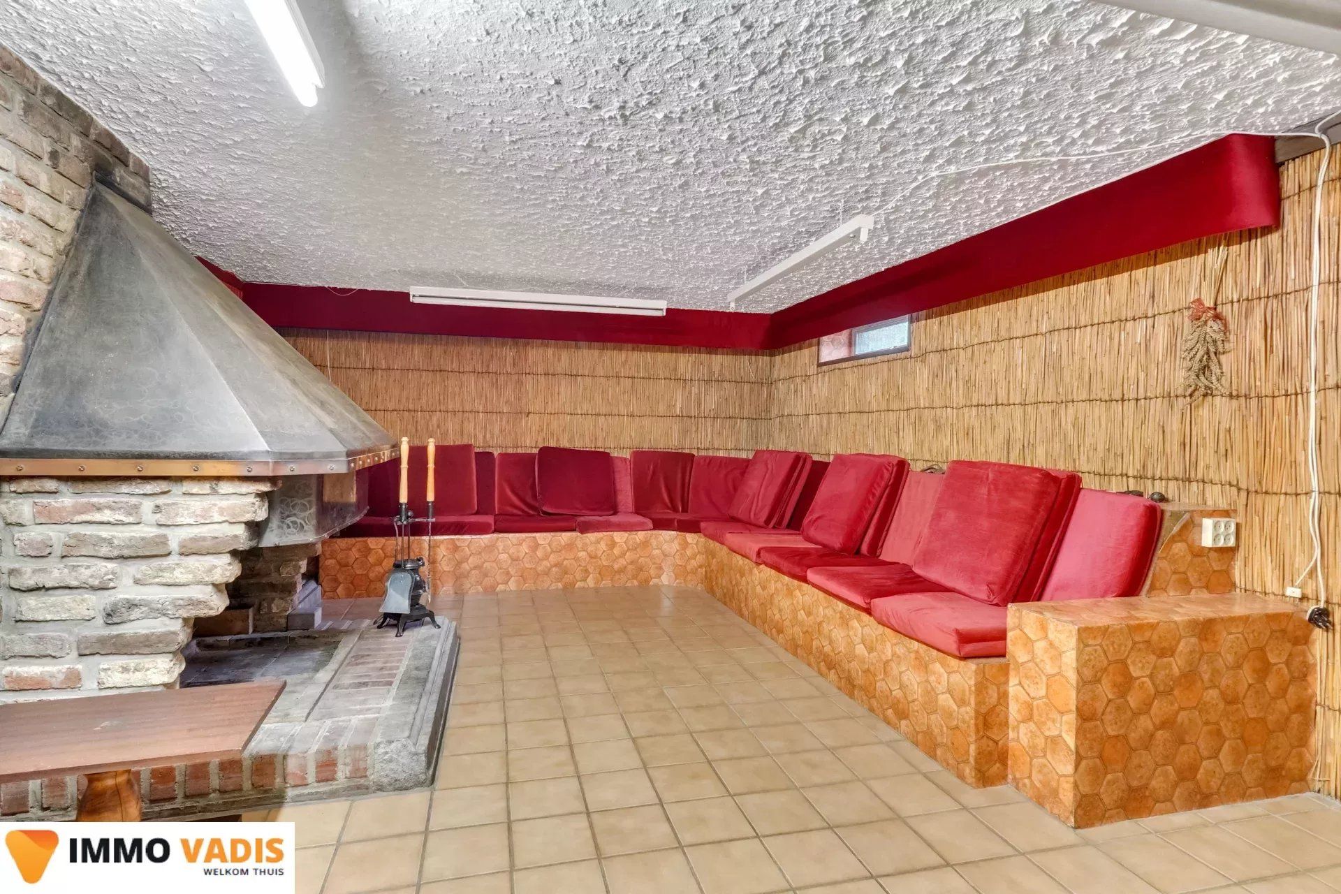 Te renoveren woning met  garage en mooie tuin foto 24