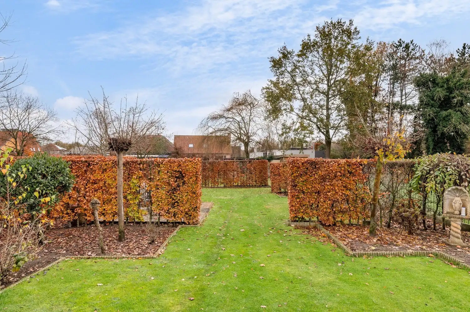 Ruime, instapklare pastorijwoning met bijgebouw op 1 180 m². foto 32