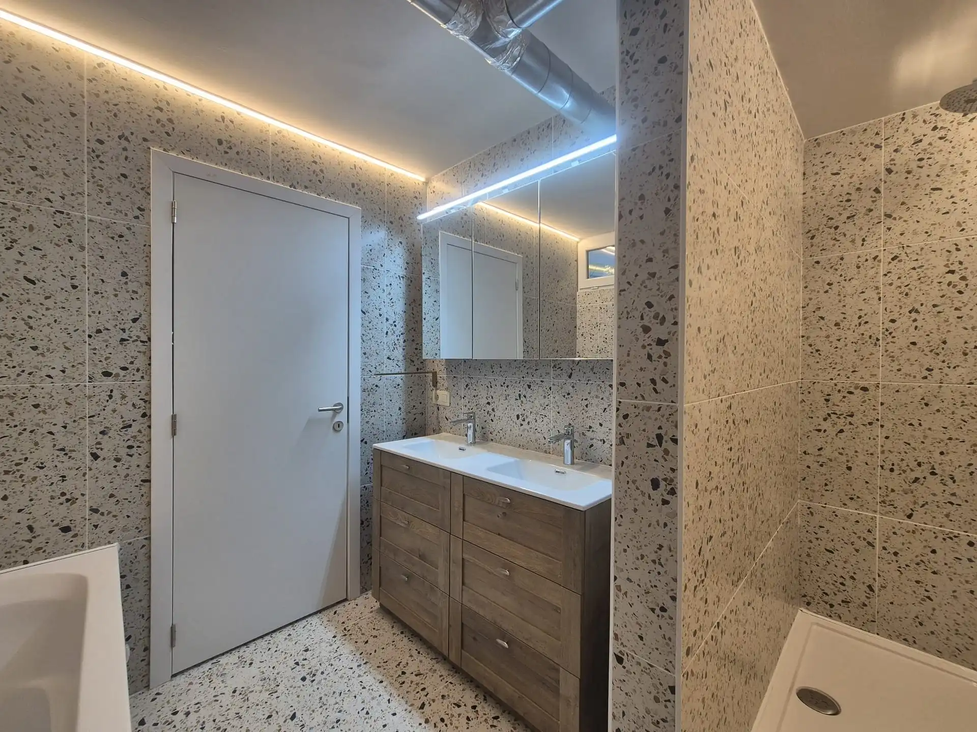 Volledig gerenoveerd energiezuinig appartement met 1 slaapkamer, rustig gelegen aan het bos van Wetteren foto 17