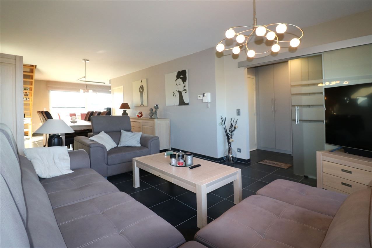 Centraal, doch rustig gelegen duplex met 2 slpk. en afgesloten garage foto 3