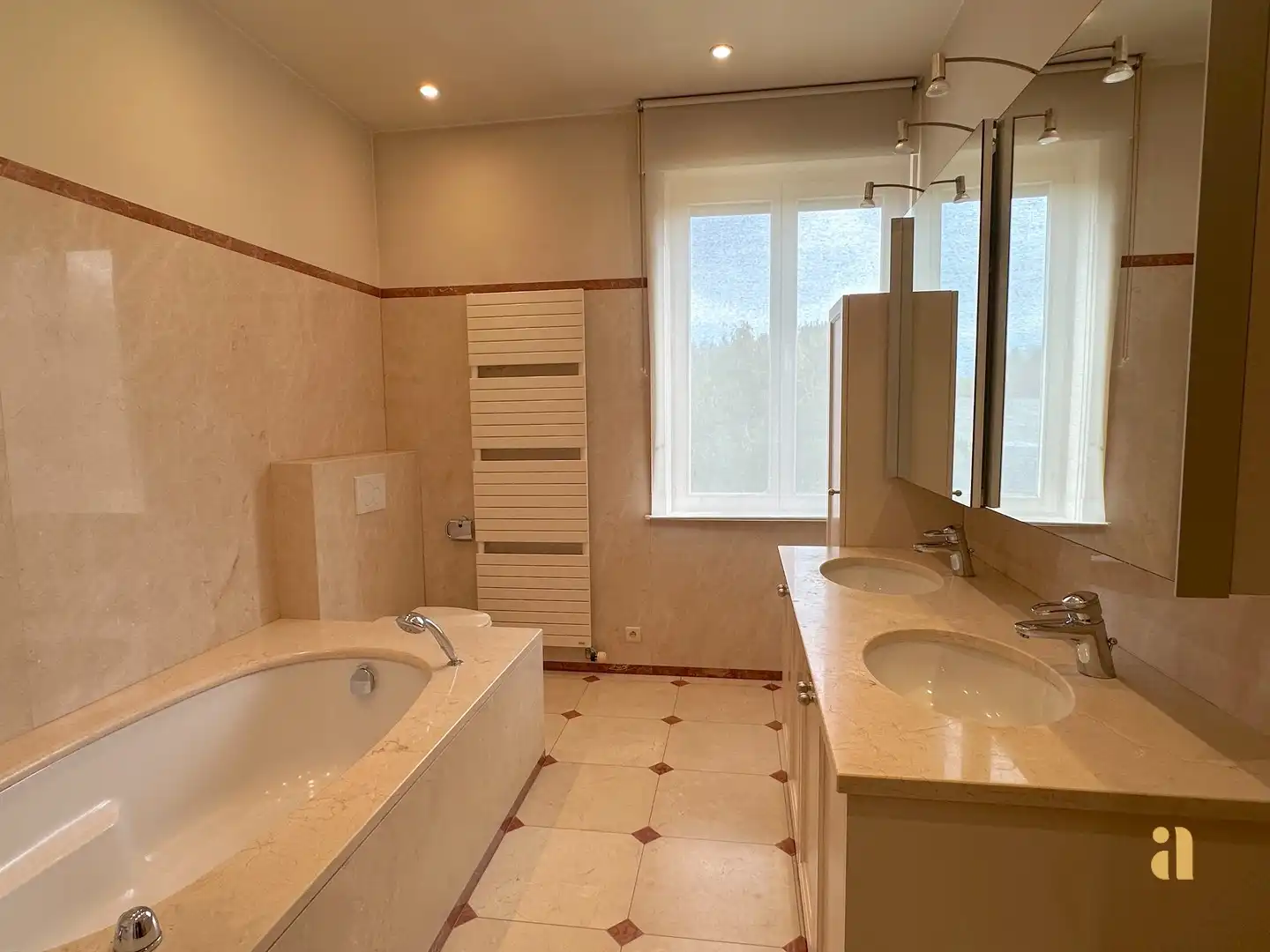 Te huur: royale woning met zwembad foto 26