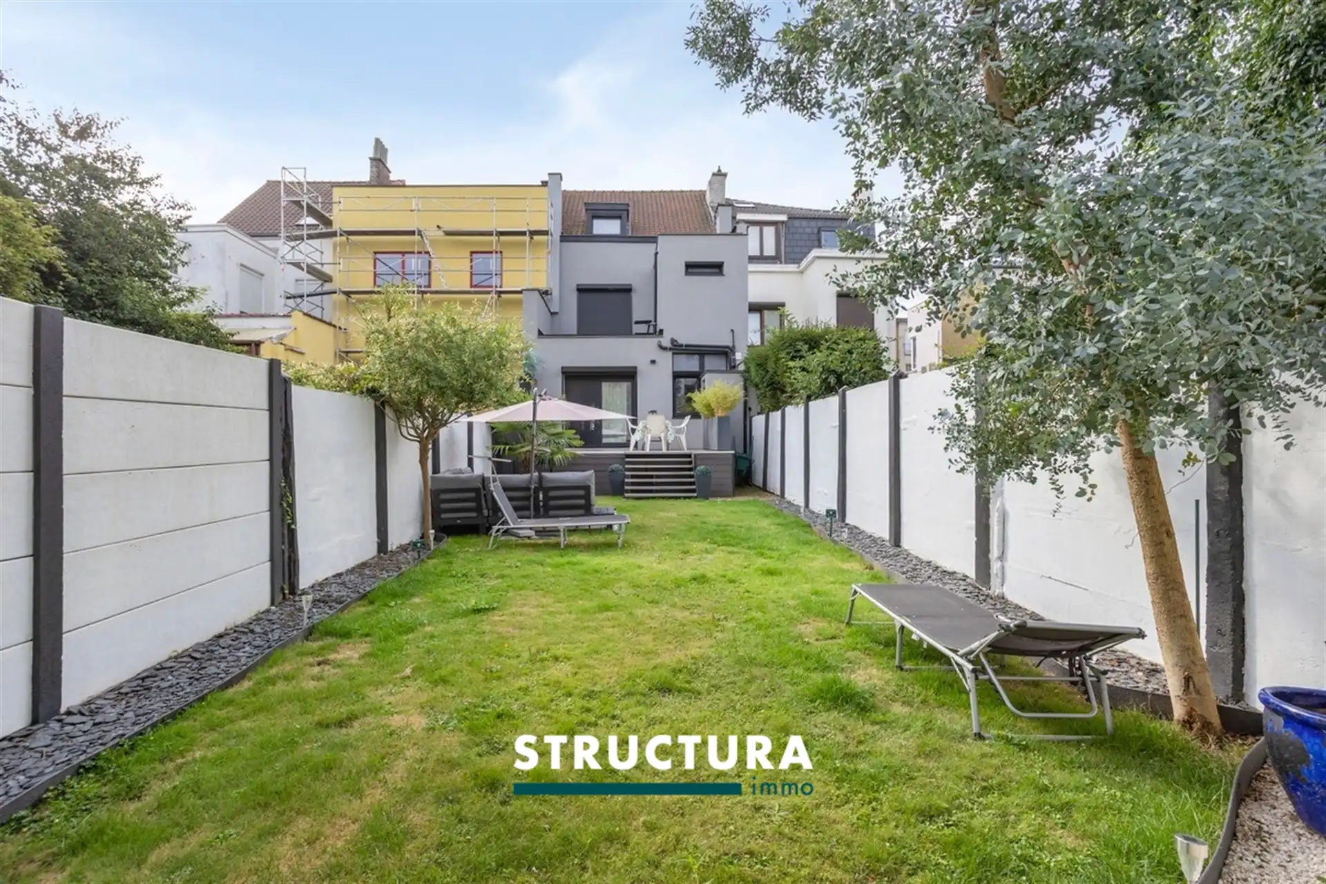 Ruime instapklare gezinswoning met tuin foto 12