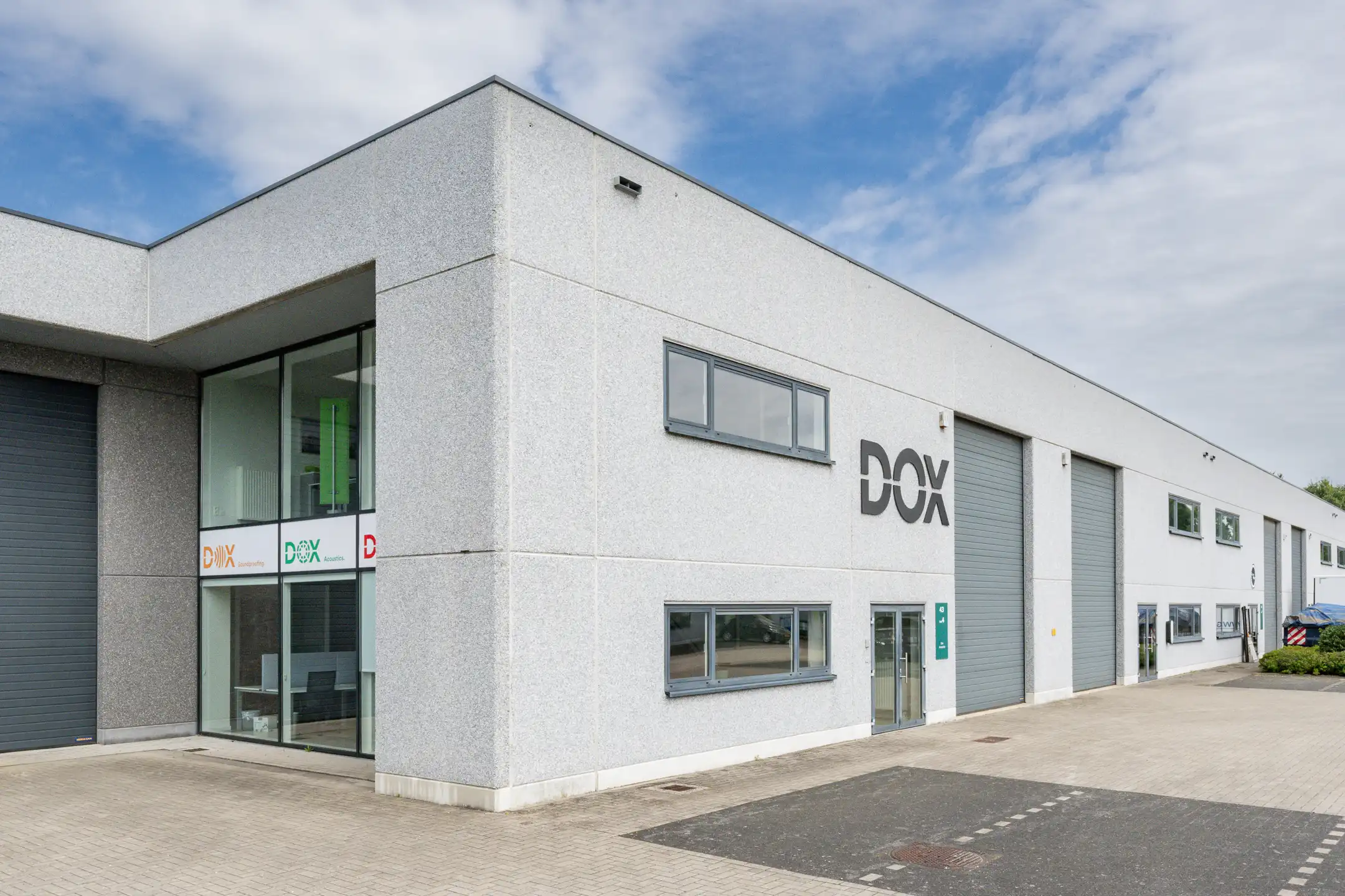 TE HUUR Magazijn + kantoor foto 2