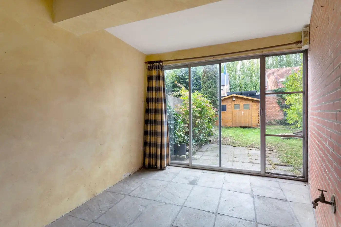 Centraal gelegen, op te frissen woning met 2 à 3 slpk., inpandige garage en tuin foto 25