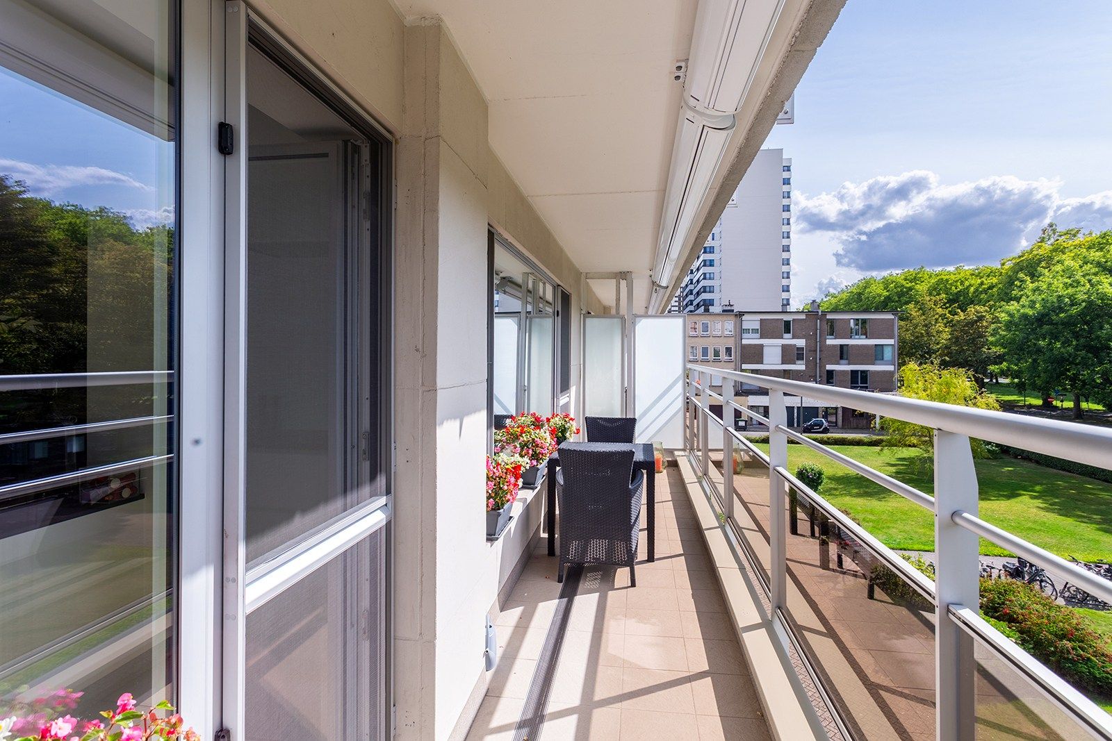 Gerenoveerd appartement met 2 terrassen foto 7