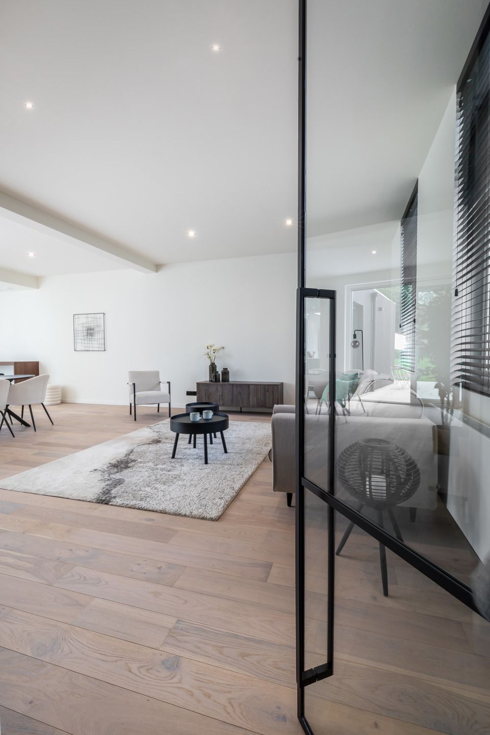 Moderne vrijstaande woning met luxe afwerking en ruime tuin foto 3