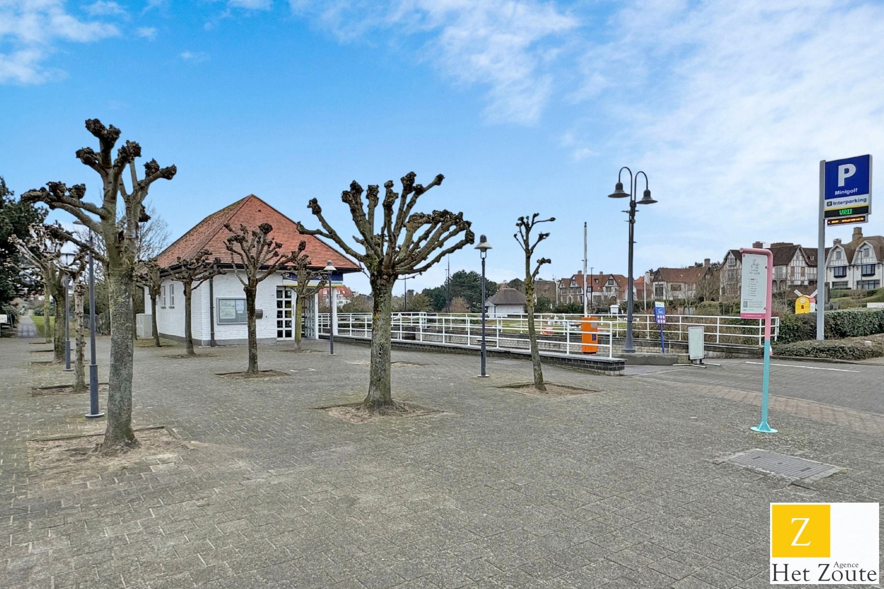 Uitstekend gelegen garagebox - Minigolf Knokke foto {{pictureIndex}}