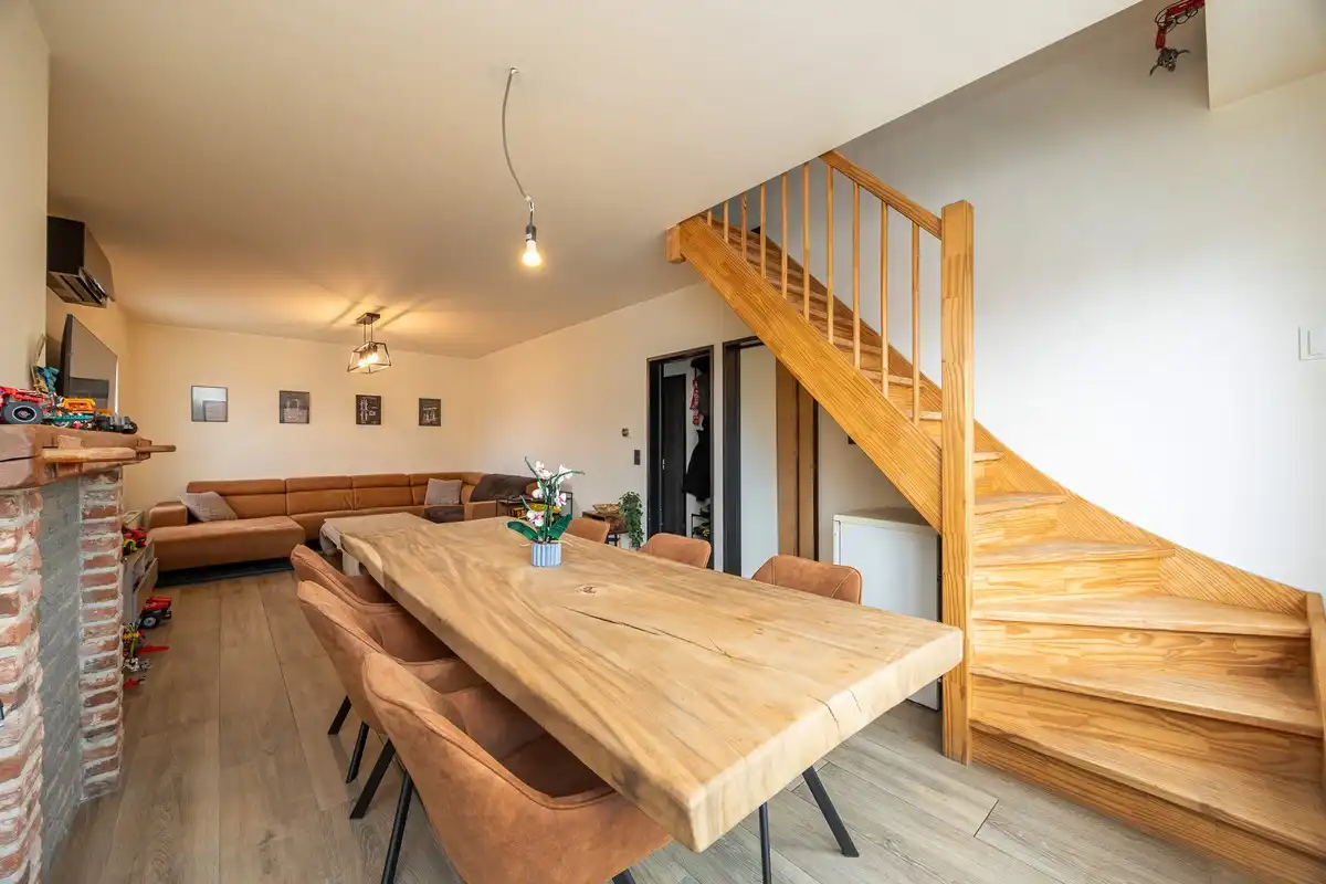 Ruim en instapklaar appartement met 3 slaapkamers, terras en autostaanplaats nabij het centrum van Wommelgem foto 2