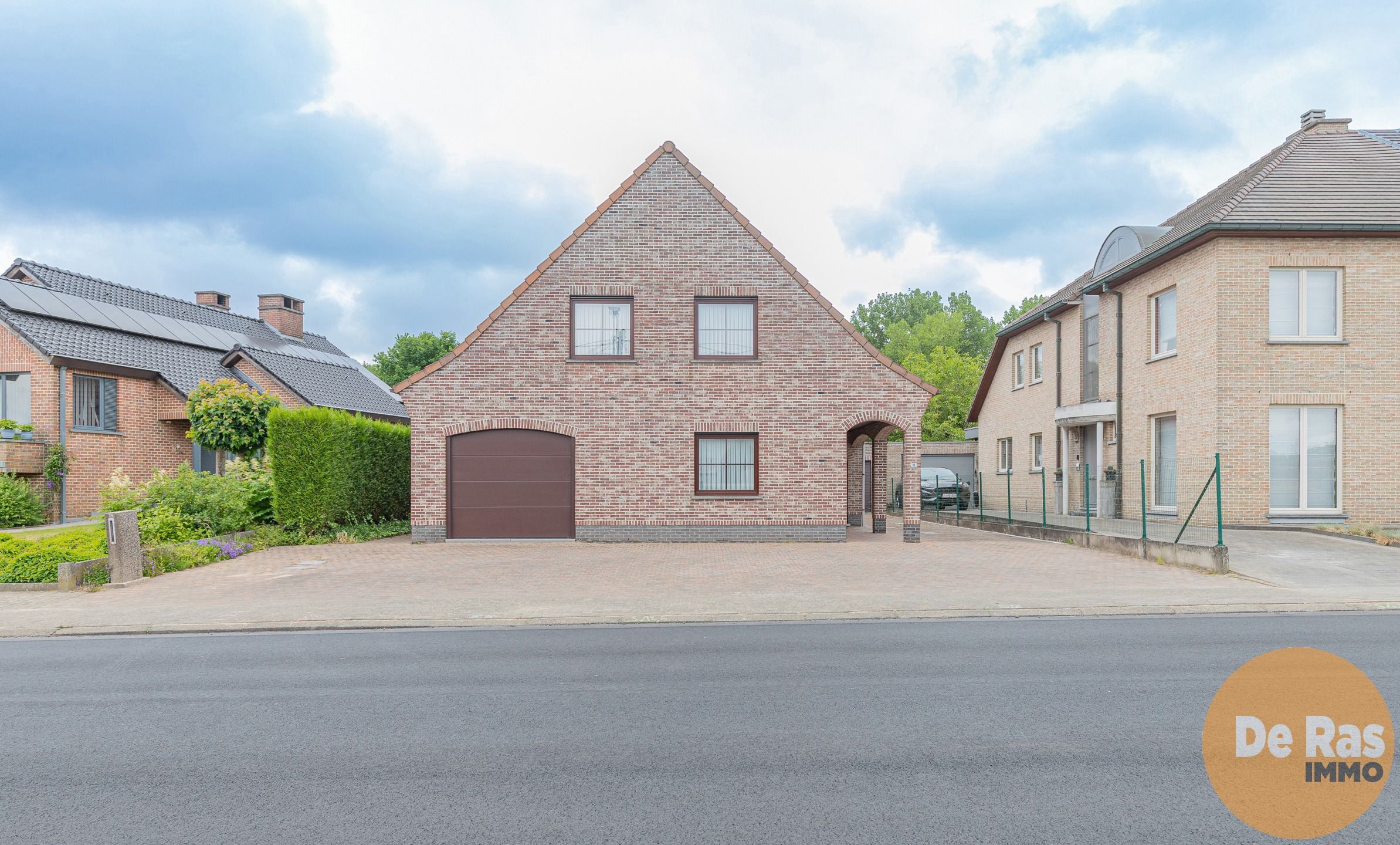 Hoofdfoto van de publicatie: HAALTERT - SOLIDE WONING MET 3 KAMERS EN 2 GARAGES