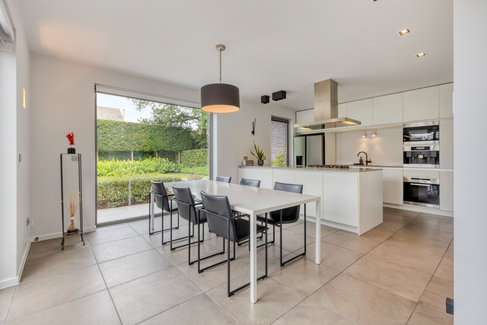 Moderne, instapklare gezinswoning met 3 slpks in een doodlopende straat te Mol-Donk !  foto 6