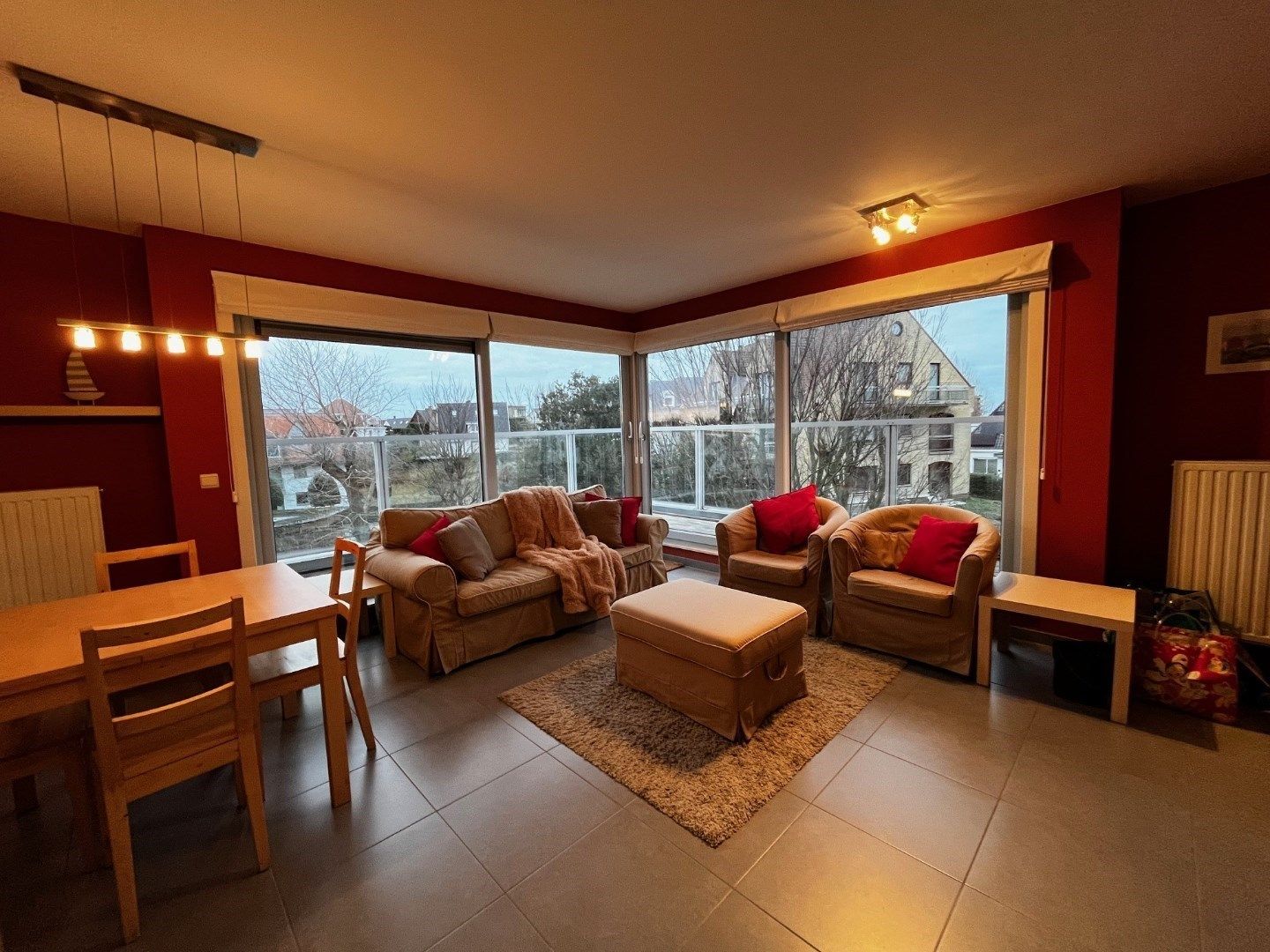 Comfortabel, recent appartement met terras nabij de Zeedijk, aan tramhalte gelegen  foto {{pictureIndex}}