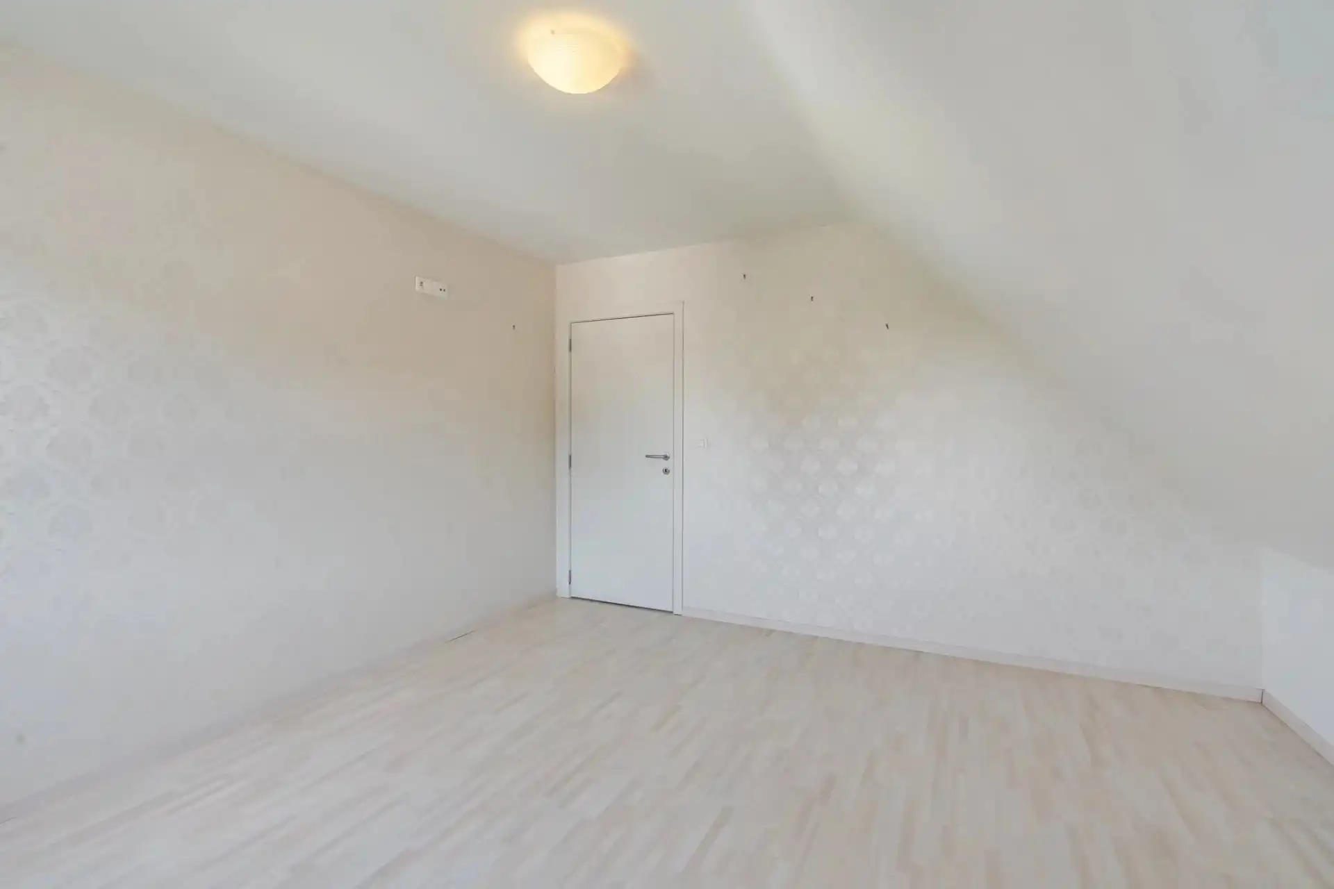 Instapklaar appartement met ruim terras in Heusden foto 12