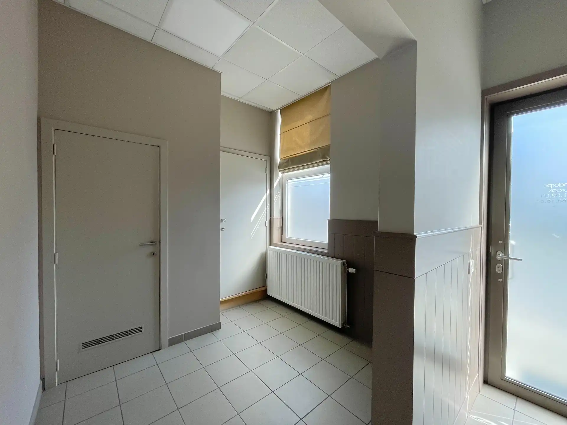 ENERGIEZUINIG GEBOUW MET 2 GROTE GARAGES - 553 M² foto 11