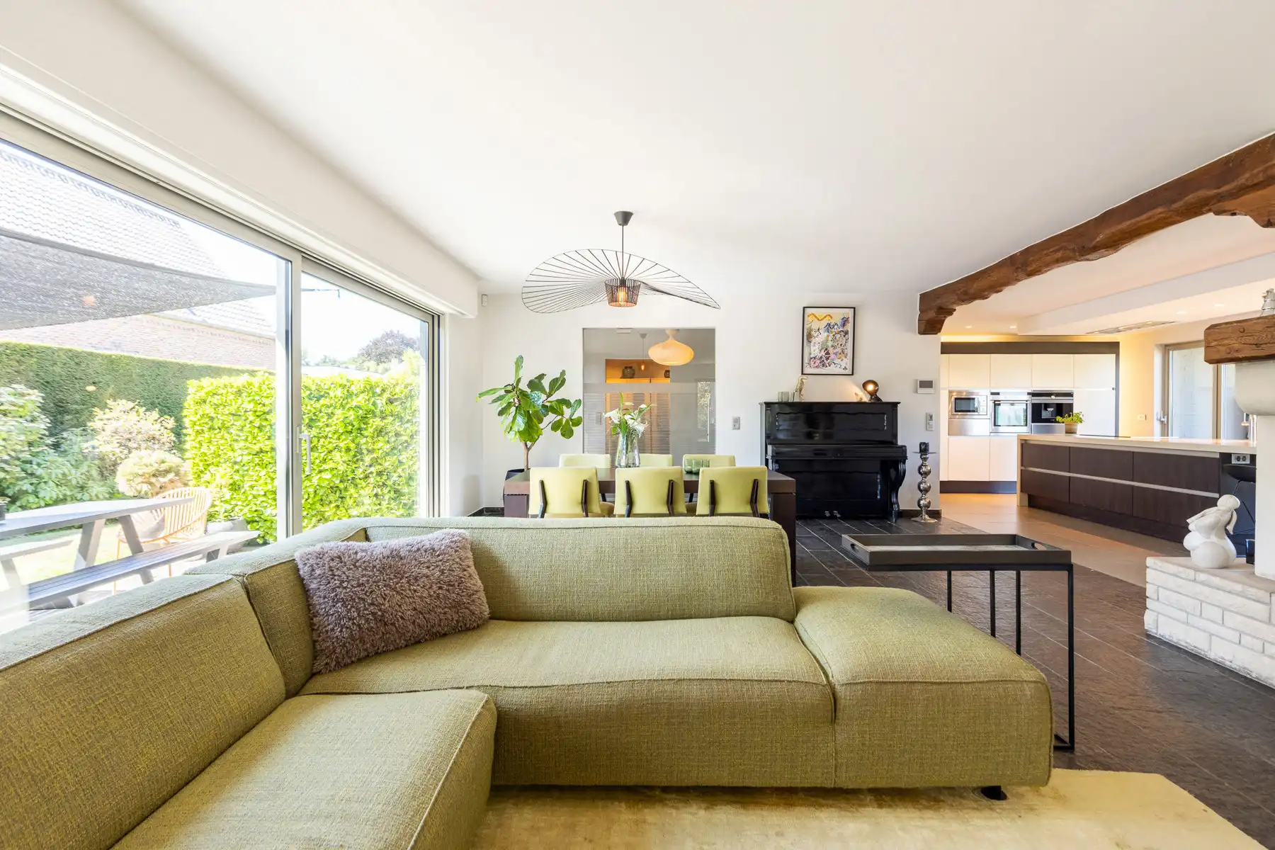 Ruime laagbouwvilla in residentiële villawijk foto 9