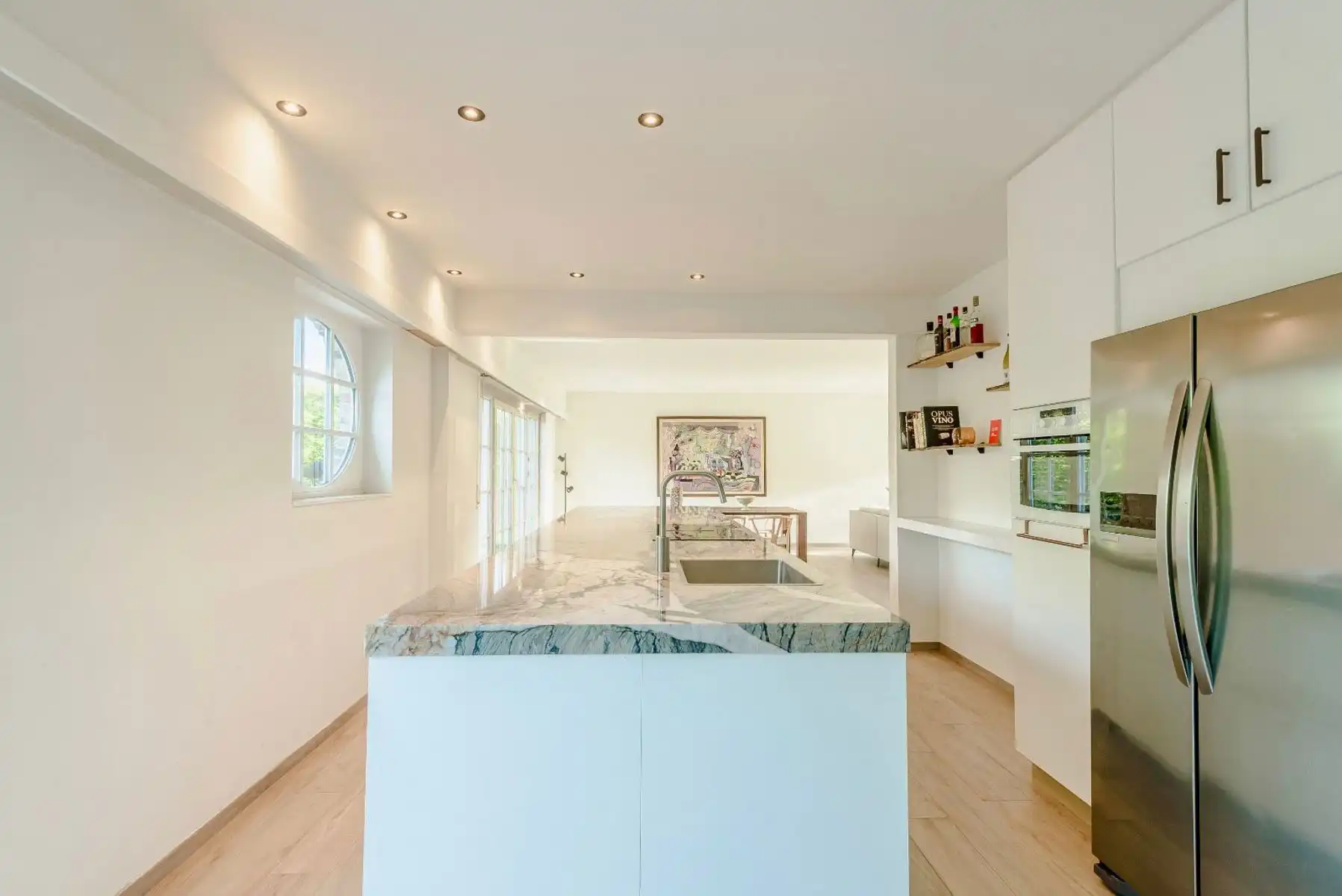 Praktisch gelegen, perfect onderhouden villa met zwembad foto 12