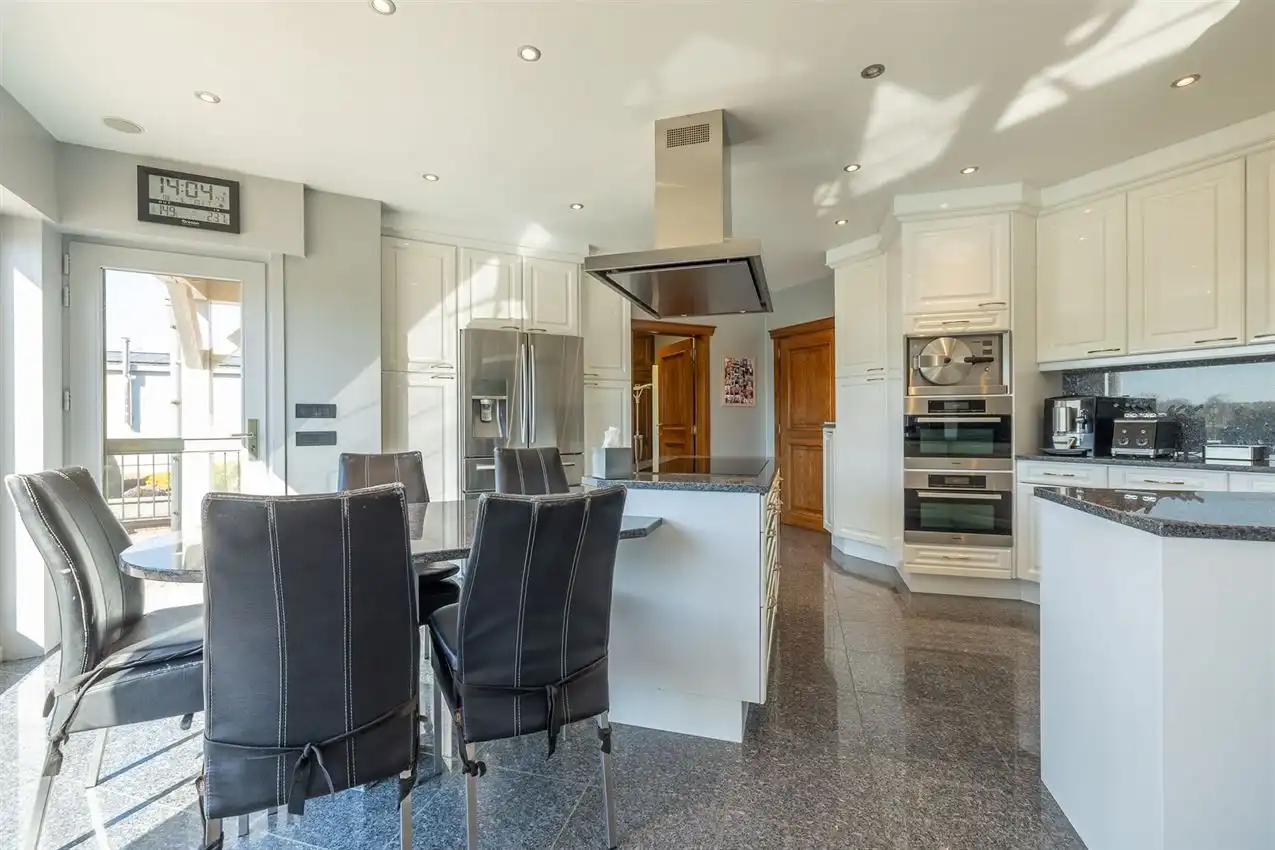 Villa grenzend aan agrarisch gebied met 4slk en opslag foto 5