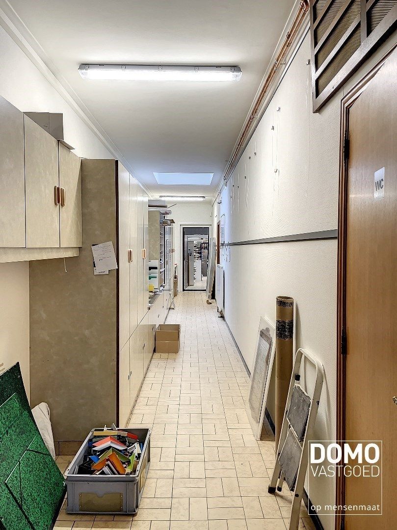 Commercieel gelegen handelspand met inclusief bovenliggend appartement te Kermt. foto 23