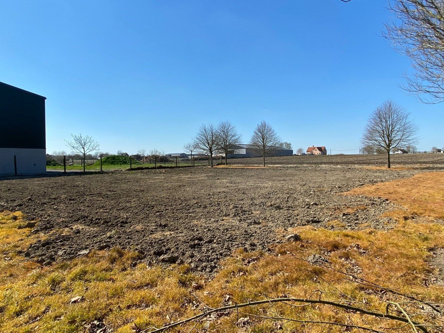 LANDELIJK GELEGEN ALLEENSTAANDE WONING MET 3 SLPKS | GROTE TUIN foto 9