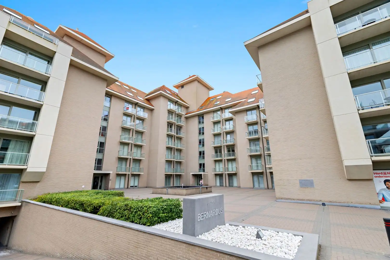 Bjzonder mooi afgewerkt appartement in topgebeouw foto 17