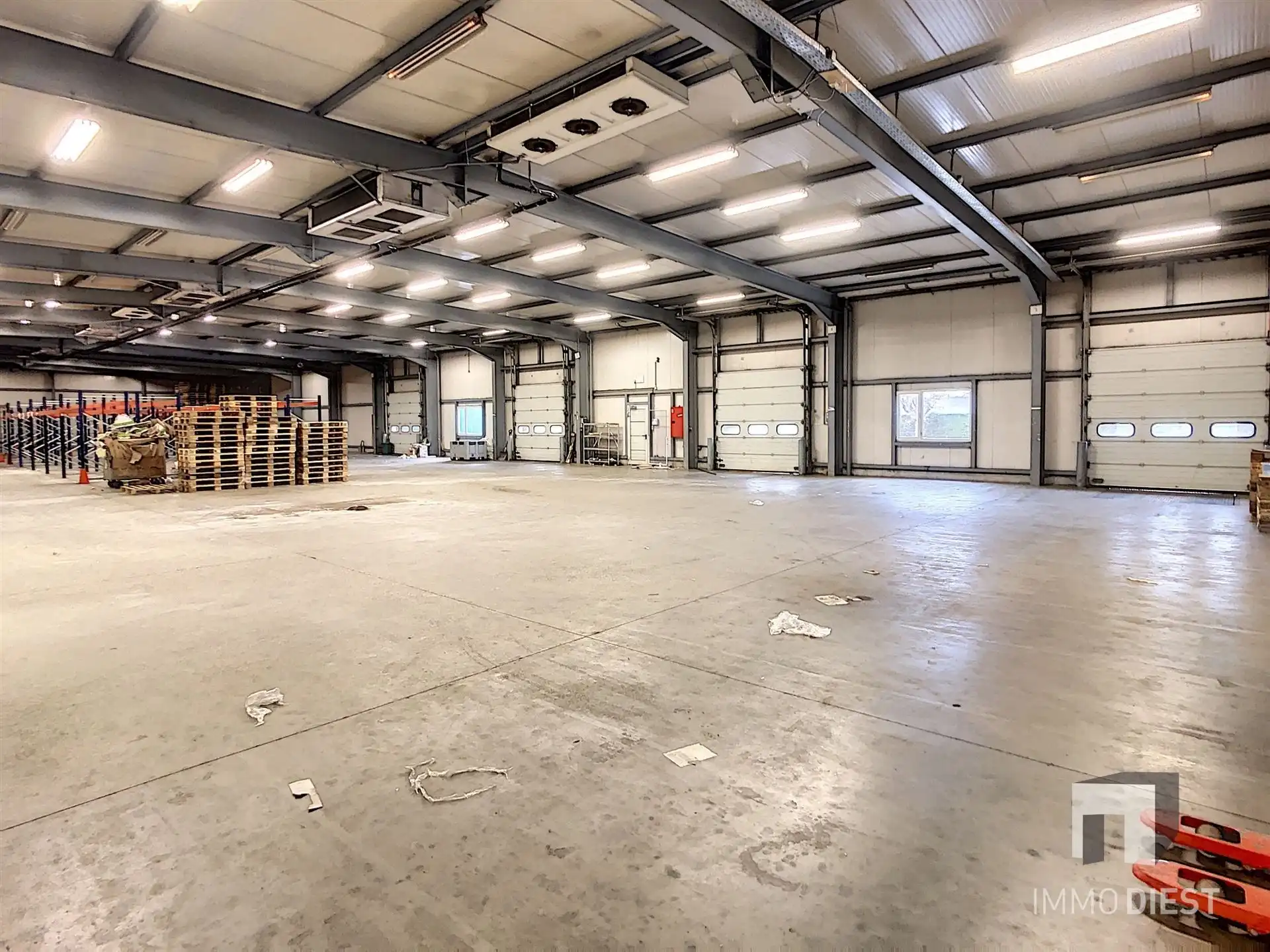 1500 M² GEKOELDE OPSLAG MET BURELEN  foto 11