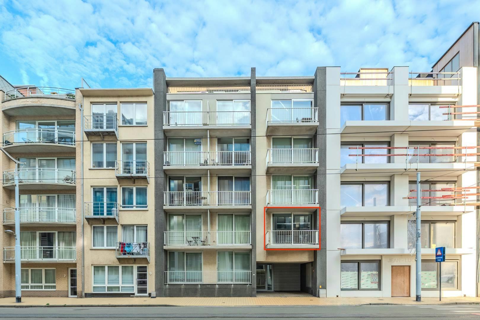 Instapklaar appartement met twee slaapkamers te centrum Middelkerke! foto 2