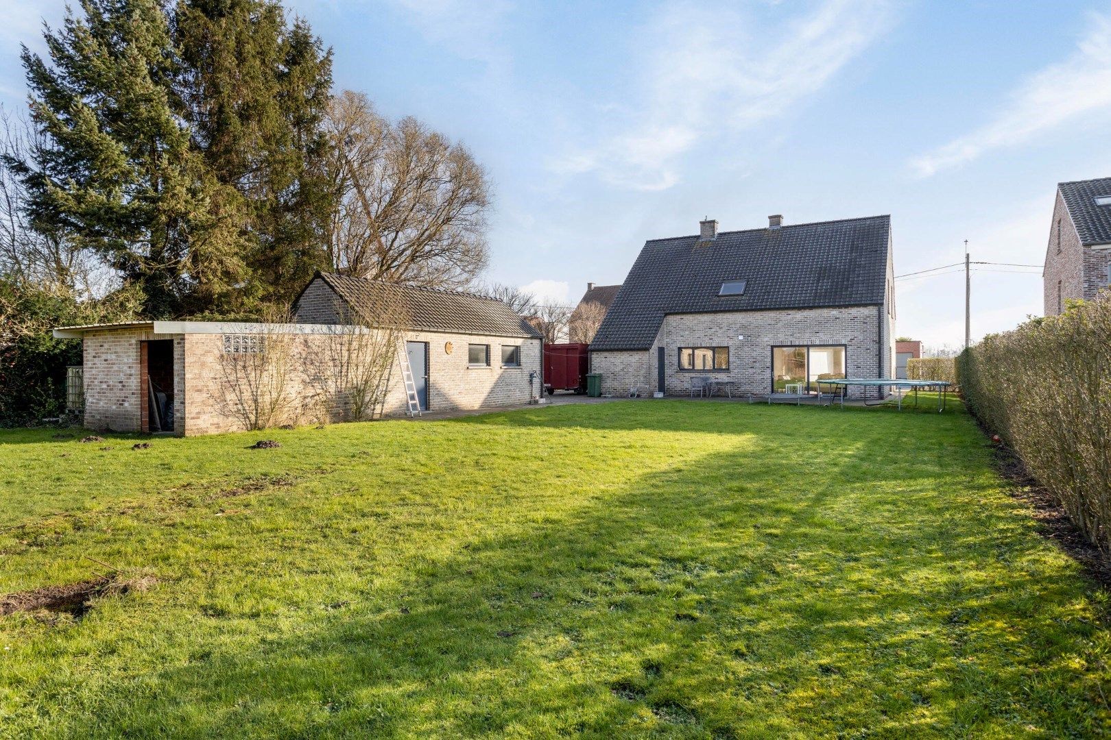 Ruime, energiezuinige villa te koop in Londerzeel | Grote tuin | Perfecte locatie | 2406 m² | EPC B foto 2