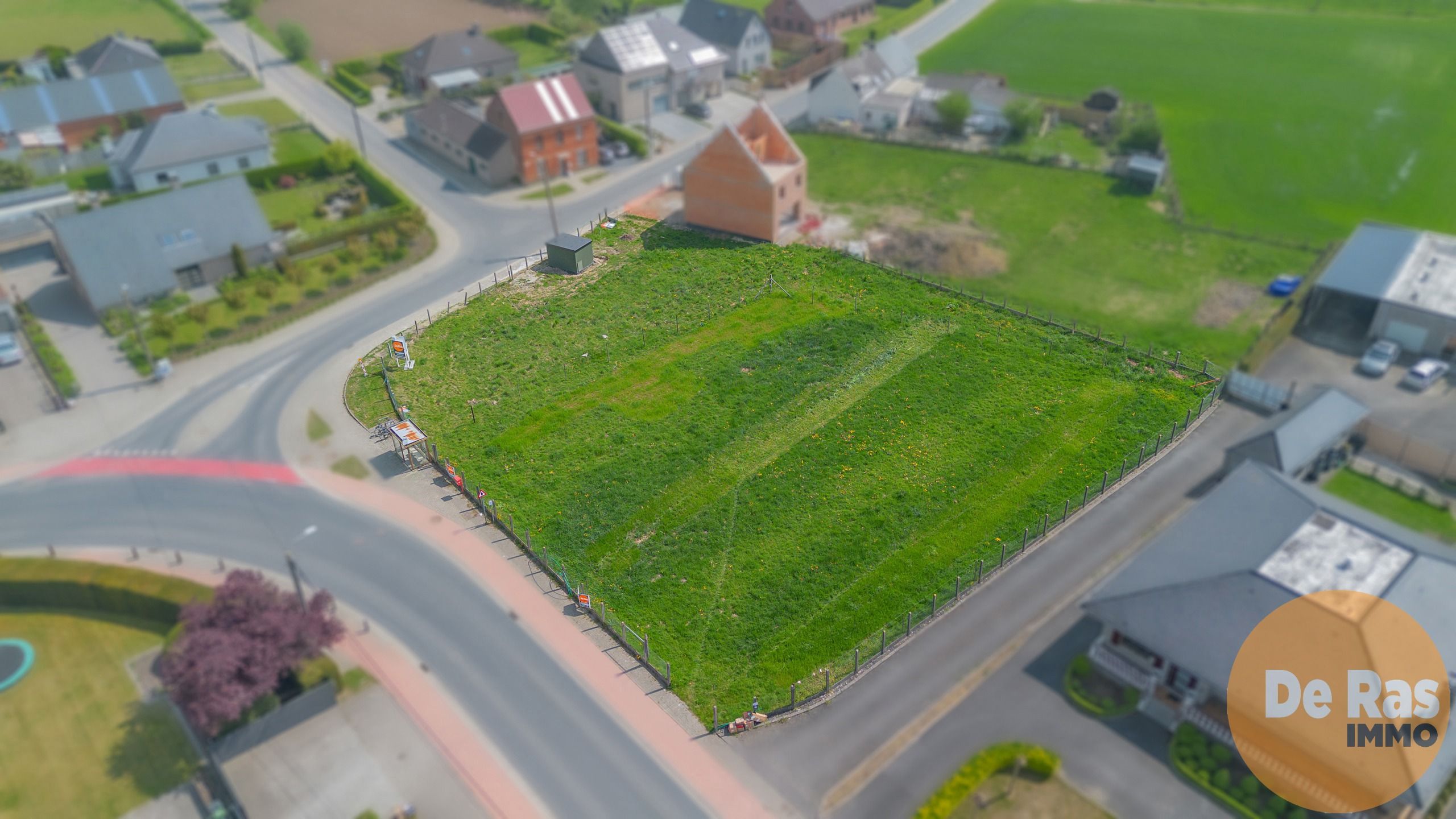OORDEGEM - Leuk gelegen bouwgrond voor HOB op 4a29ca foto {{pictureIndex}}
