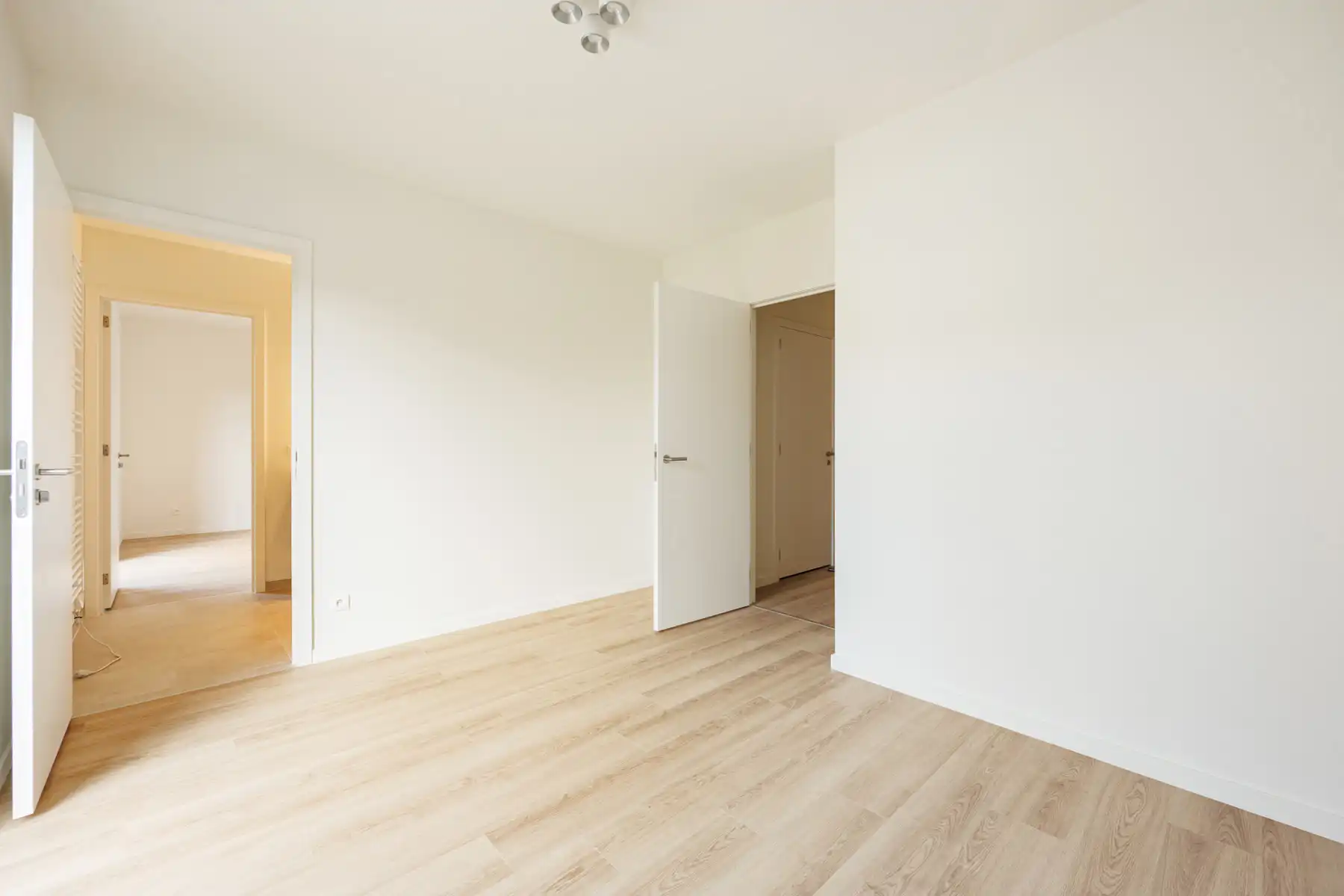 Nieuw appartement met 2 slaapkamers, terras en staanplaats foto 10