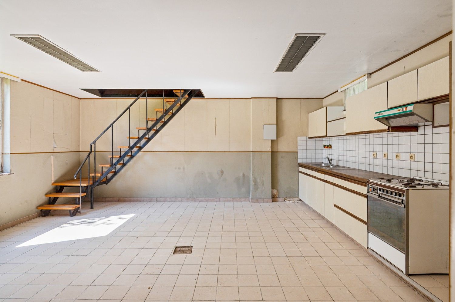 Charmante renovatiewoning + bouwgrond te Ranst! foto 11