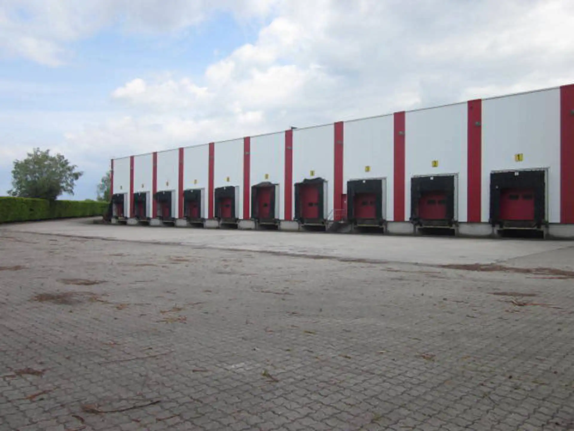 Mechelen-Noord: magazijn 1.500m² met meerdere loskades foto {{pictureIndex}}