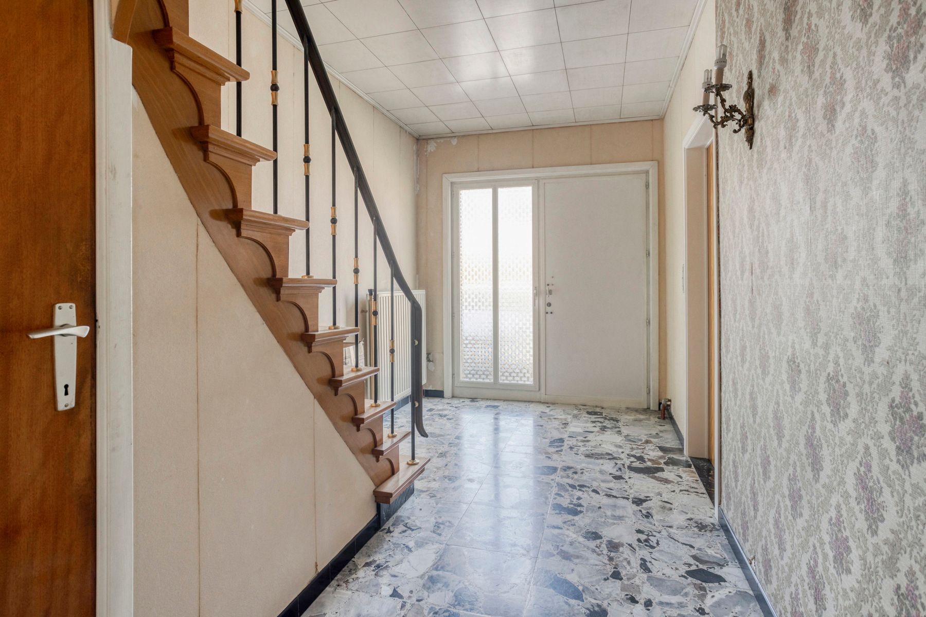 Te renoveren open bebouwing met zuidgerichte tuin foto 4