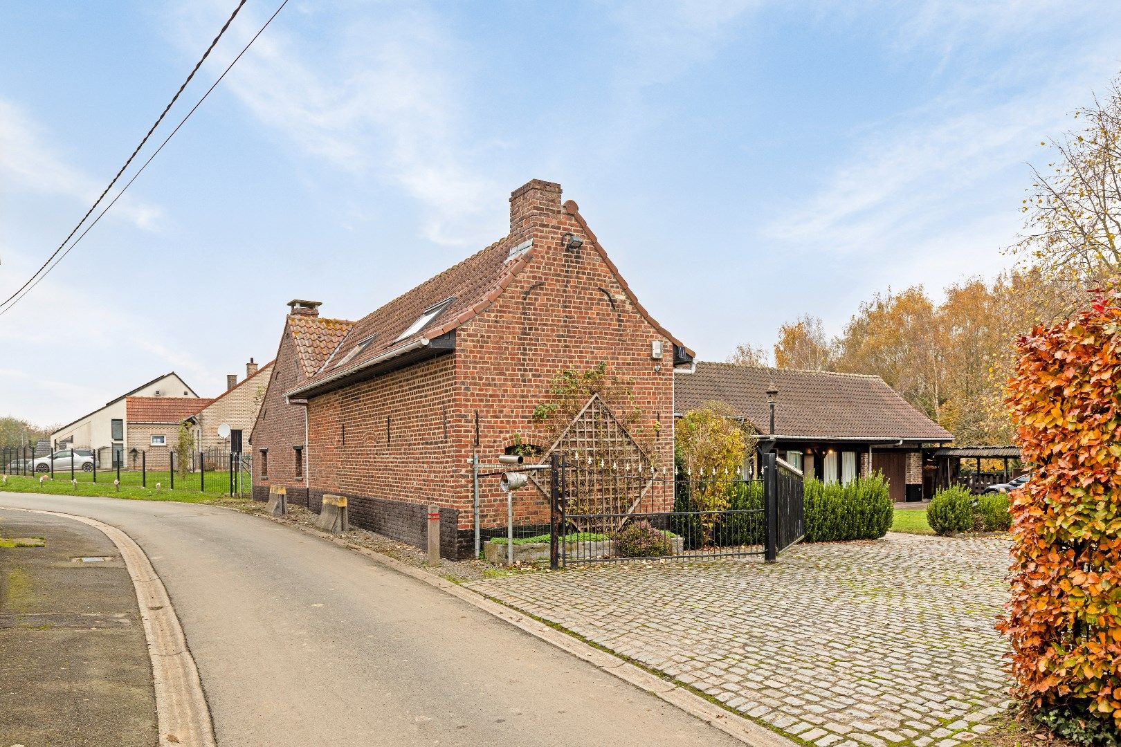 Fermette te huur Heikruis met 4 slpks, binnenkoer en carport foto {{pictureIndex}}