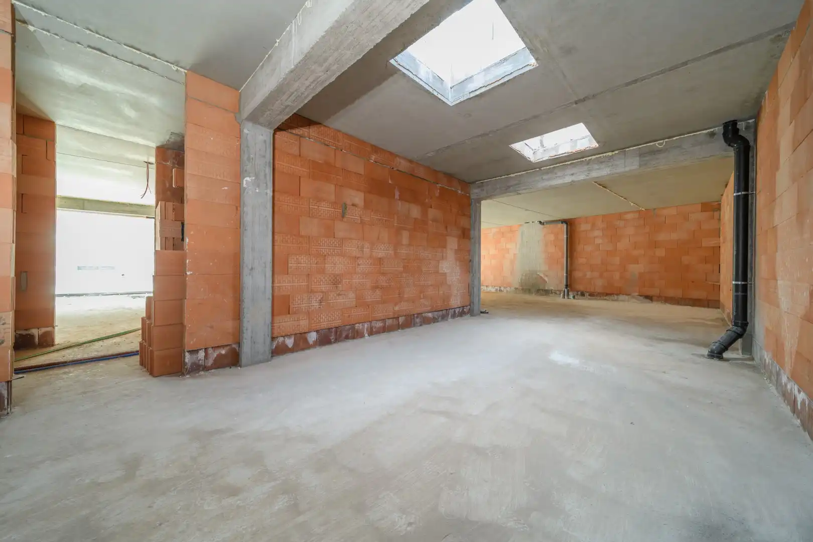 Uniek handelspand op toplocatie te Aalst foto {{pictureIndex}}