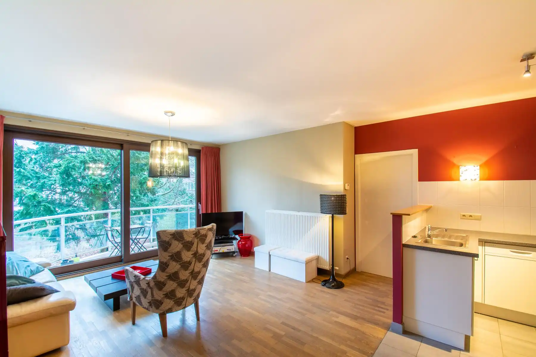 Prachtig gemeubeld app. 2 Kamer + gemeenschappelijke TUIN!!! foto 4