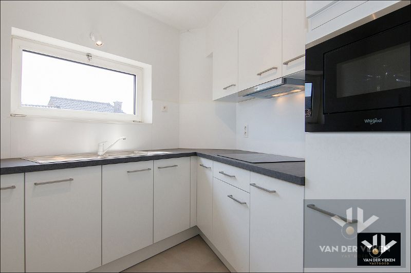 INSTAPKLAAR 1-SLPK APPARTEMENT MET TOPLIGGING IN HASSELT. foto 5