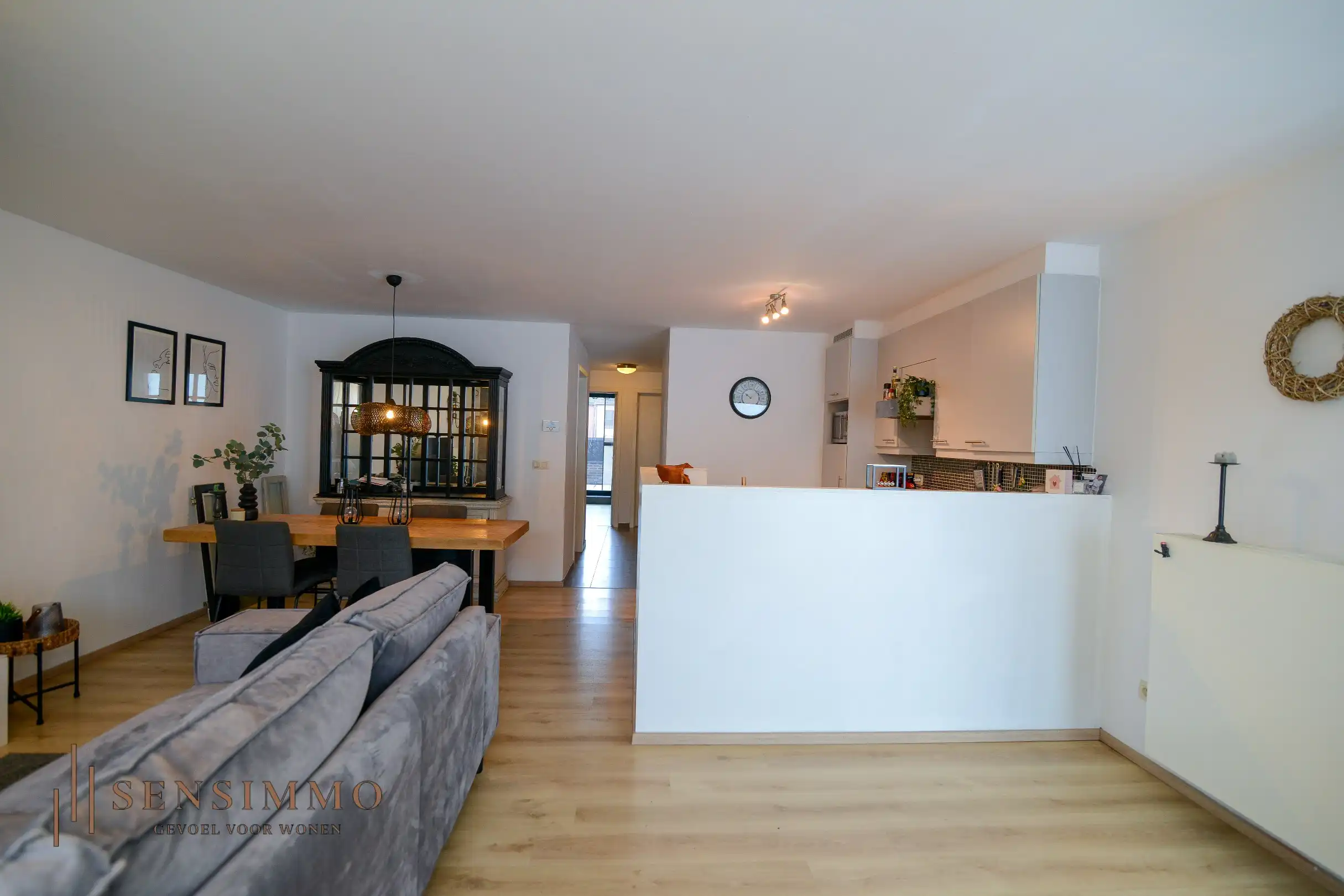 Instapklaar 2-slaapkamerappartement met dubbele terrassen en garagebox in hartje Eisden foto 6