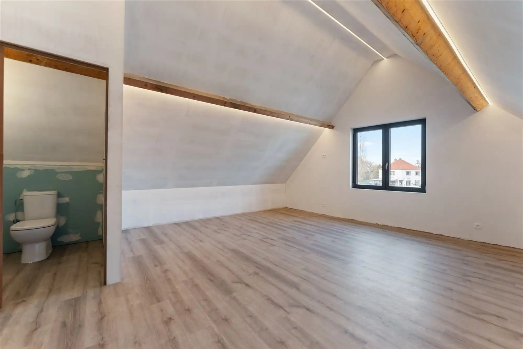 AF TE WERKEN RUIME WONING (222M²) MET 2 SLAAPKAMERS EN TUIN MET TUINKAMER OP 6A 81CA TE PAAL  foto 16