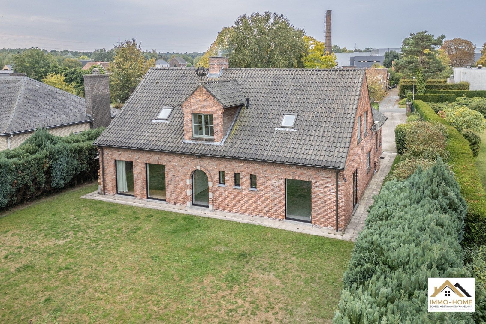 Gerenoveerde ruime gezinswoning met tuin en dubbele garage! foto 26