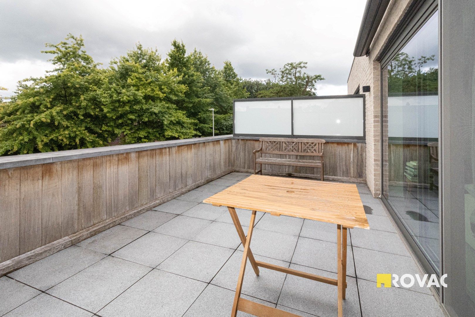 Rustig gelegen en instapklaar nieuwbouwappartement (93 m²) met ruim zonneterras (30 m²) en private autostaanplaats! foto 11