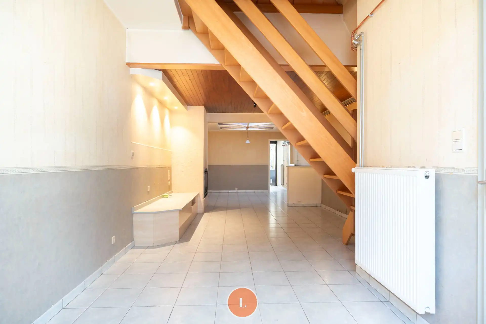 Op te frissen stadswoning met 2 slaapkamers, ruime zolder en gezellige stadstuin. foto 3