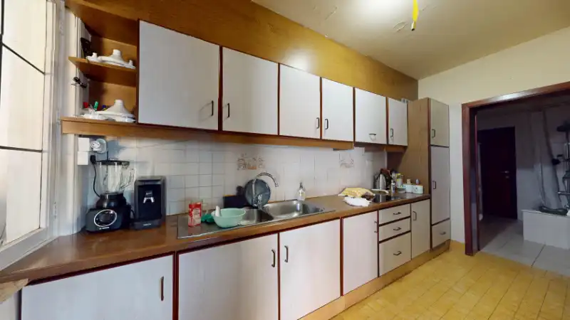 Woning van 197m² op een perceel van 8 are foto 8