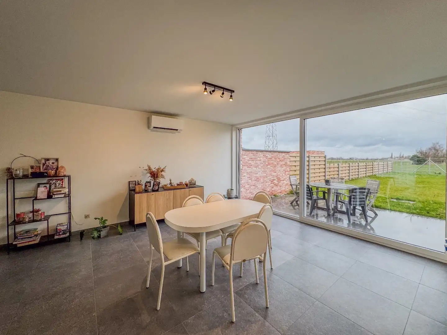 Prachtige nieuwbouwwoning met 3 slaapkamers, carport en tuin met tuinberging. foto 12